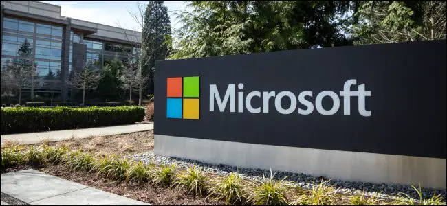 El cartel de Microsoft frente a la sede de la empresa.